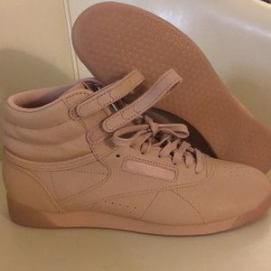 Reebok High Tops NWT Bare Beige Fits 9 or 8.5